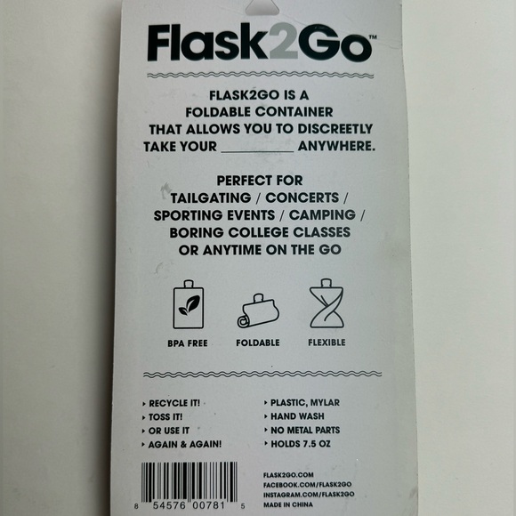 Flask2Go 2 Pack |Red Green White | Flat Flasks | NWT - Picture 2 of 3